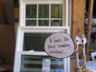 Paper clip in front of some unmounted windows saying: 'It looks like you are installing windows'